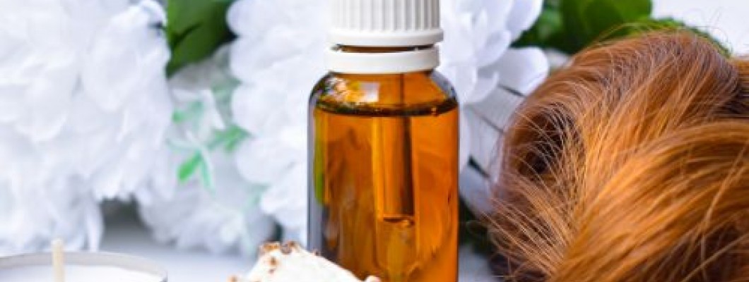 Frumusețea și sănătatea părului prin aromaterapie: Uleiuri esențiale, masajul scalpului și trei rețete gratuite pentru îngrijirea părului acasă