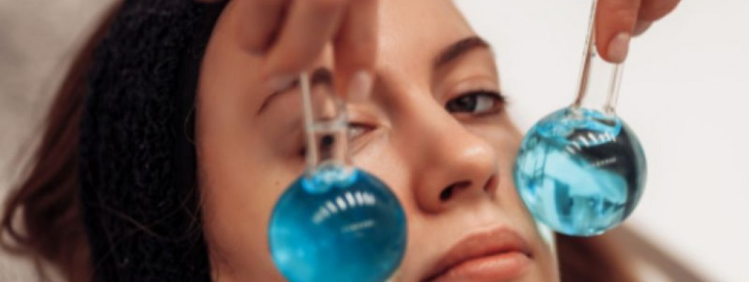 Masajul facial cu globuri de gheață: Beneficii pentru frumusețea și sănătatea pielii tale